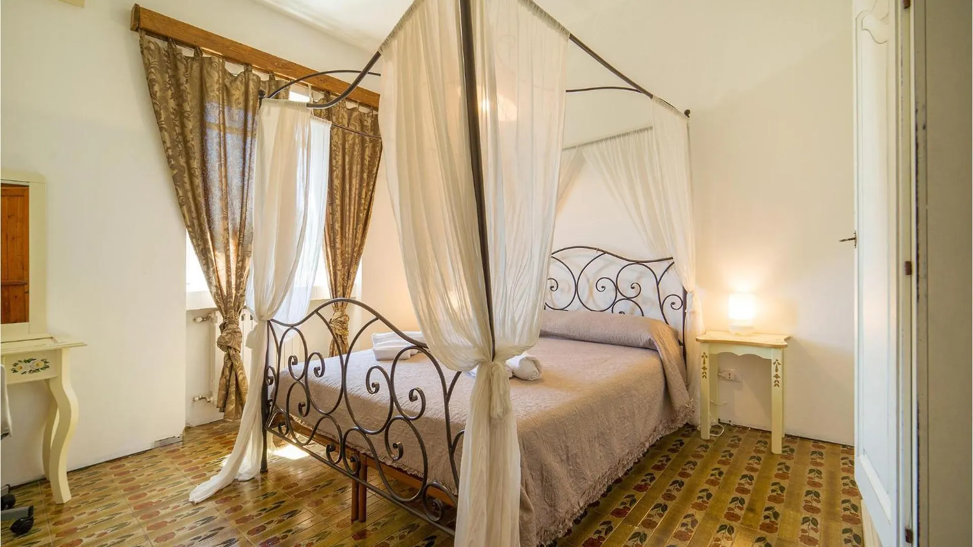 Dimora Di Famiglia Villa Belmonte Mezzagno 0*,  Italy