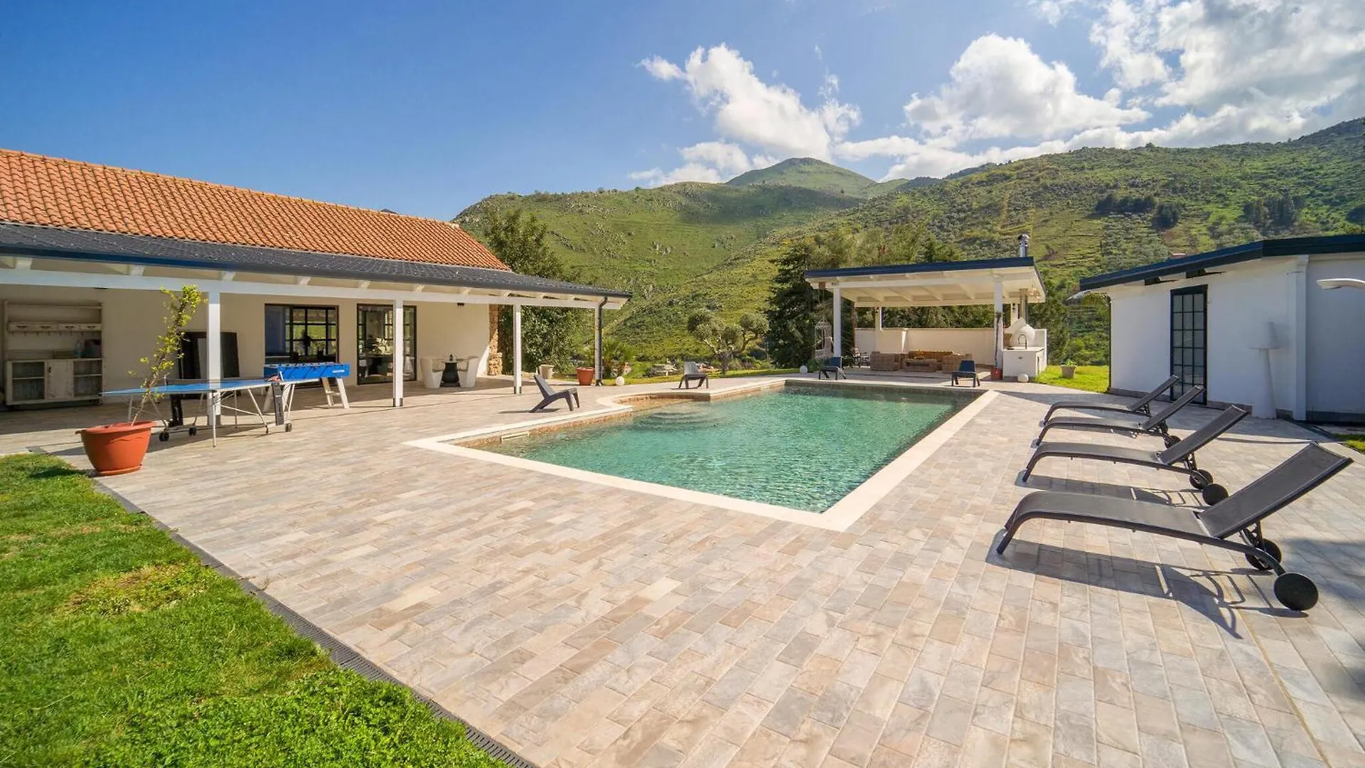 Holiday home Dimora Di Famiglia Villa Belmonte Mezzagno